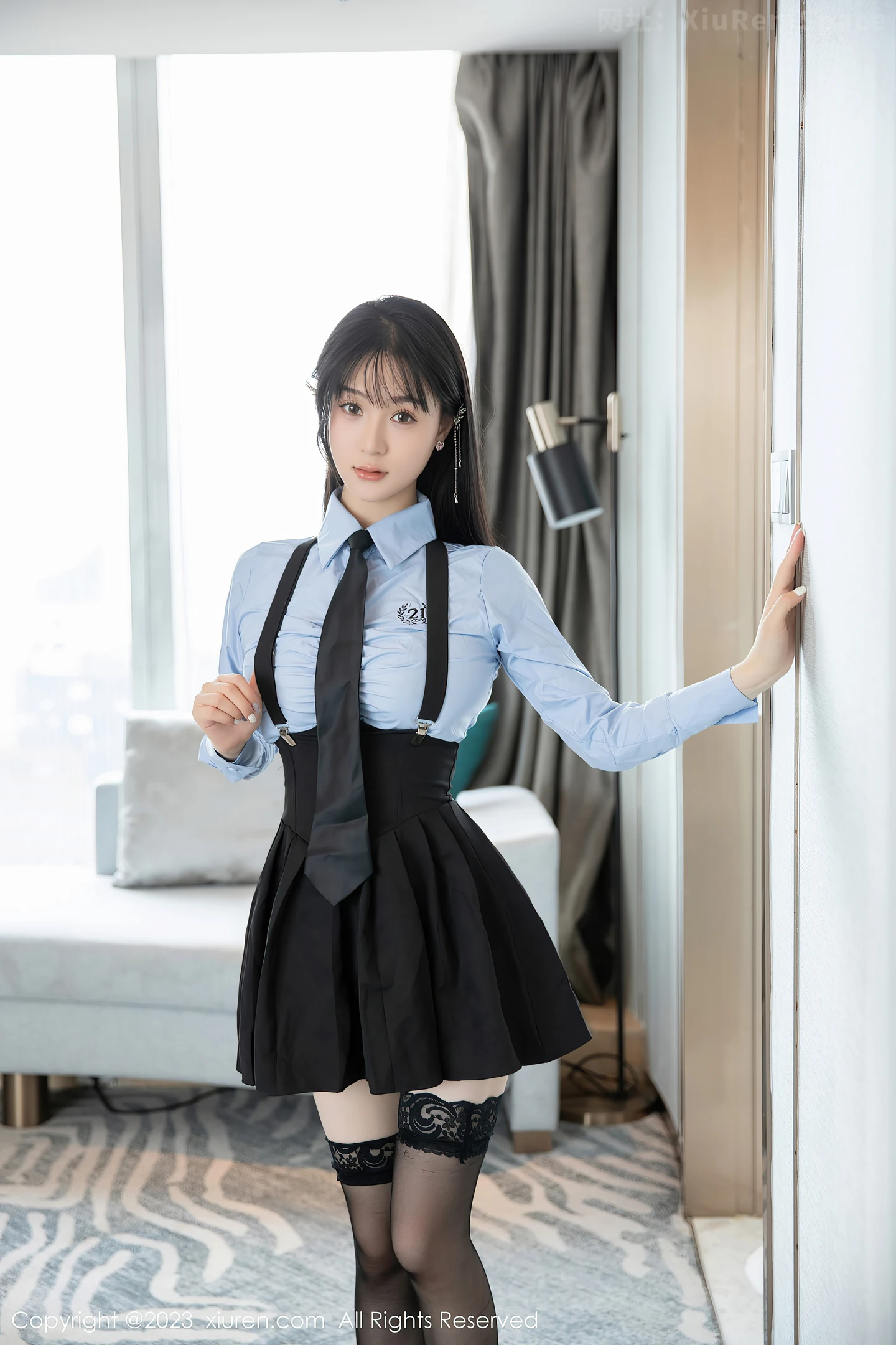 图片[2]-[XiuRen秀人网]VOL.7140 模特柚琪Rich性感学妹装扮半脱露黑色内衣秀丰腴美臀诱惑写真76P-秀人网官方网站